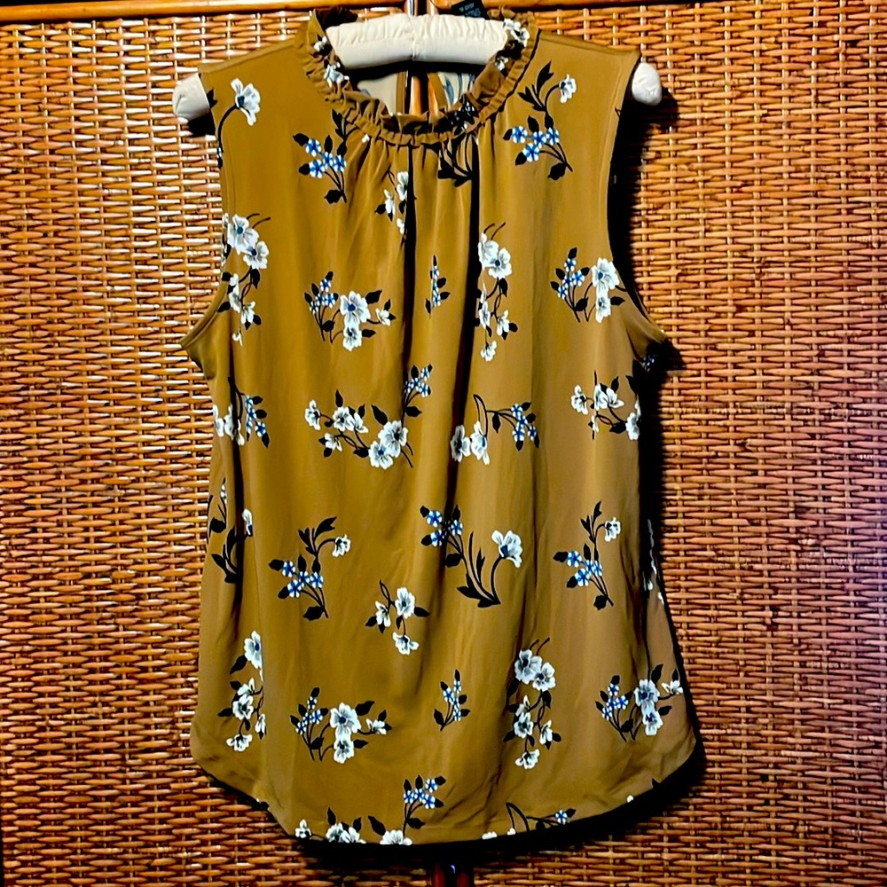 NWT Ann Taylor Factory gold, navy & white sleeveless top size M